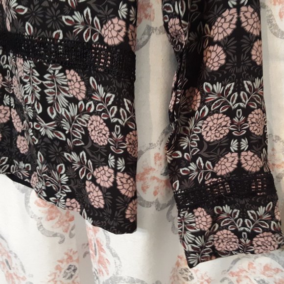 EUC Indigo Floral Mixed Media Top Sz S - Picture 6 of 9